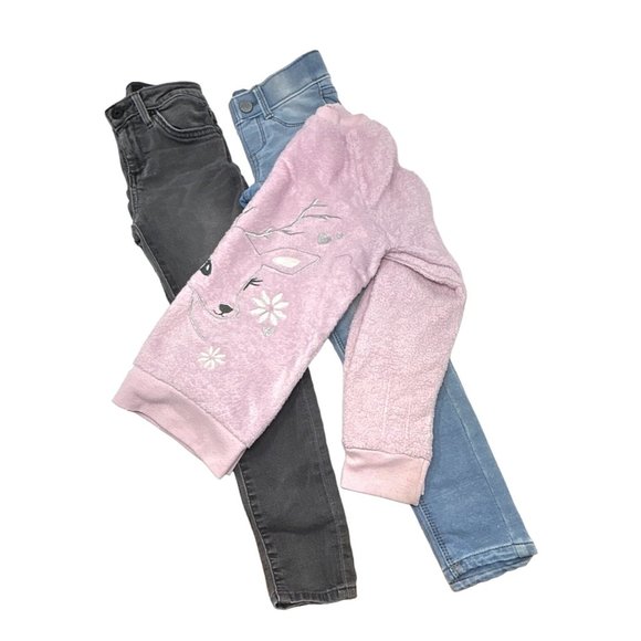 Girl's Clothes - 2 Pair of Jeans and 1 Sweatshirt - Sizes 6, 6X, & 7 - Picture 1 of 14